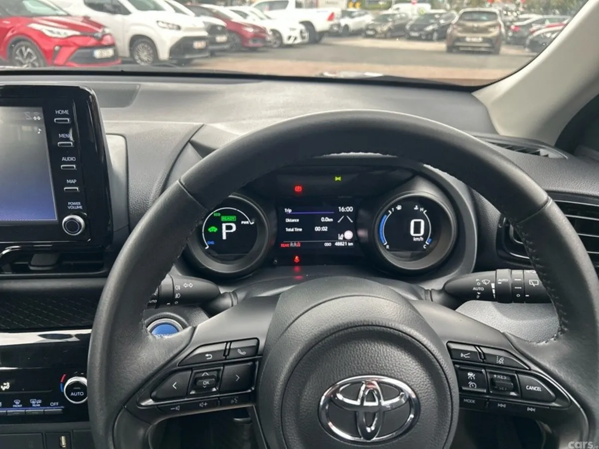 Toyota Yaris Cross Hatchback, Petrol Hybrid, 2023, Blue