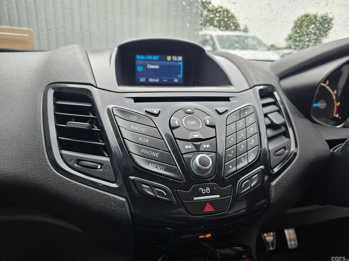 Ford Fiesta Hatchback, Petrol, 2016, White