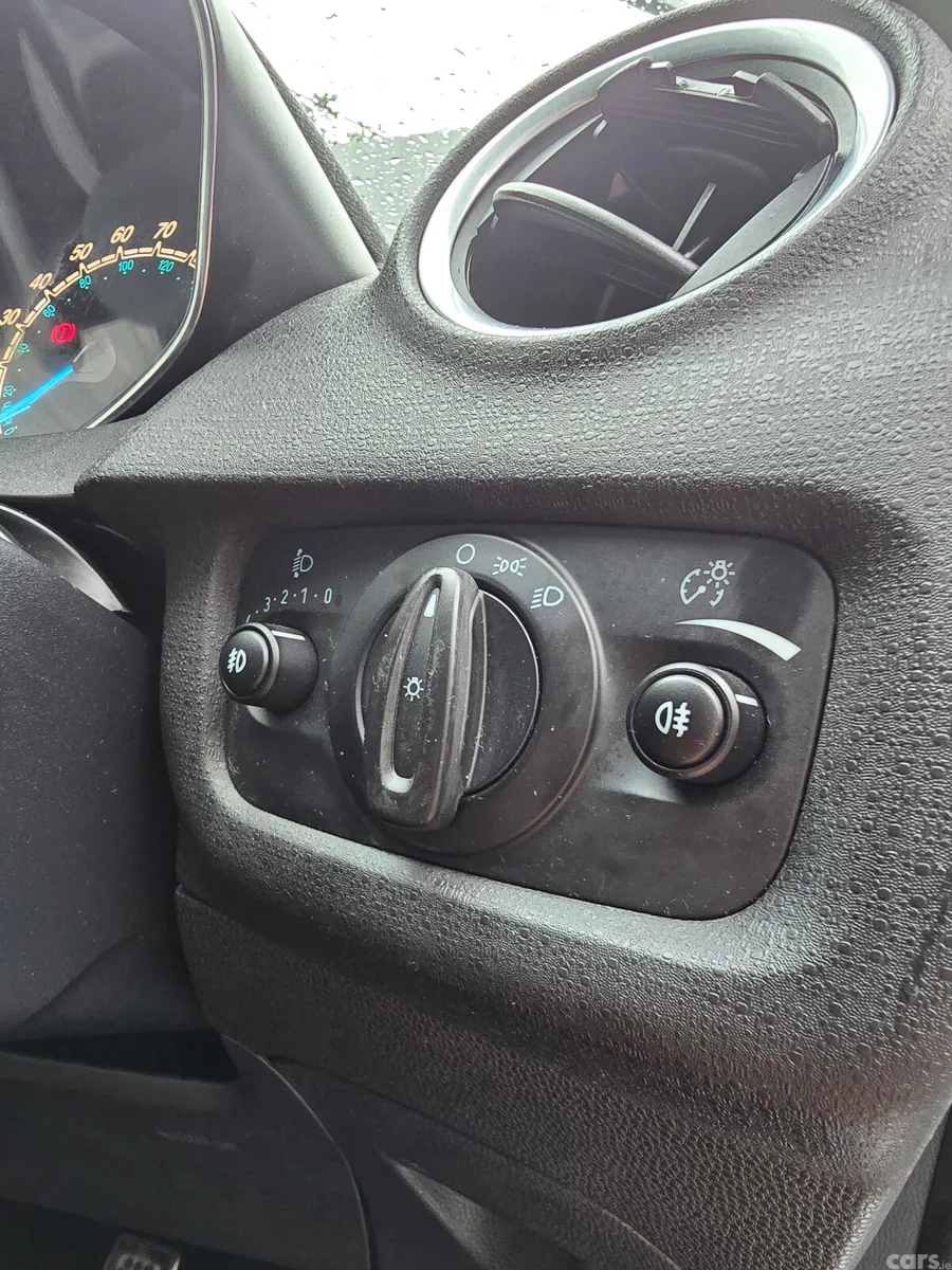 Ford Fiesta Hatchback, Petrol, 2016, White