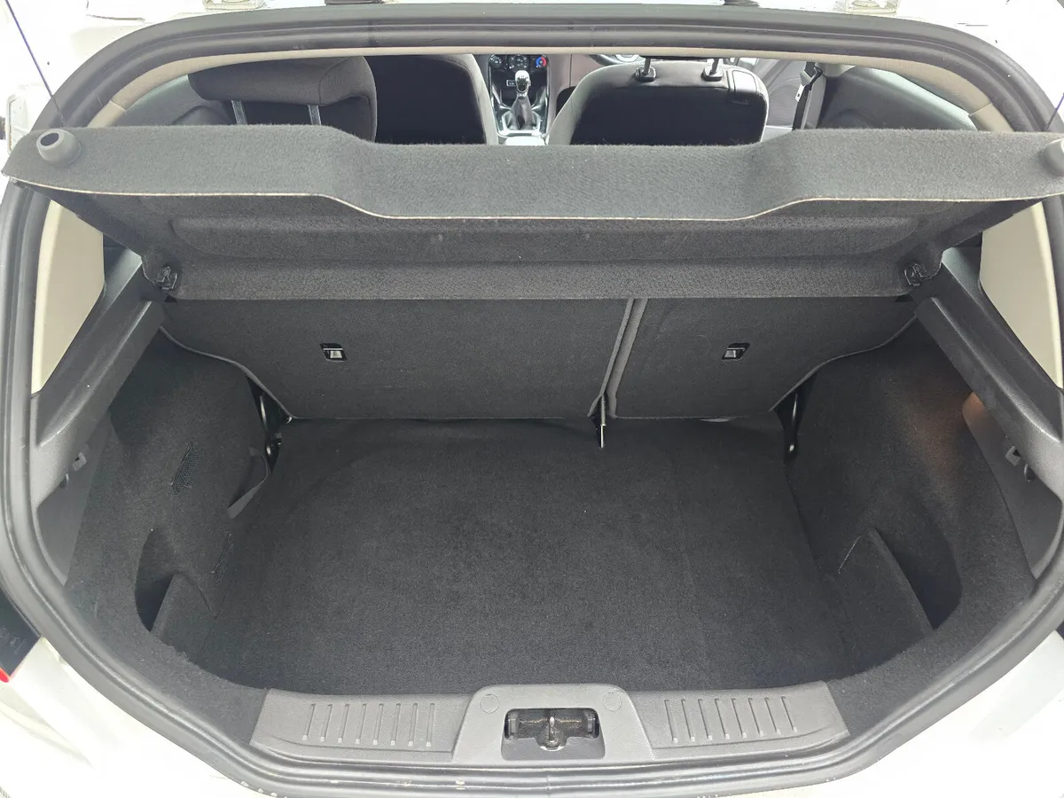 Ford Fiesta Hatchback, Petrol, 2016, White