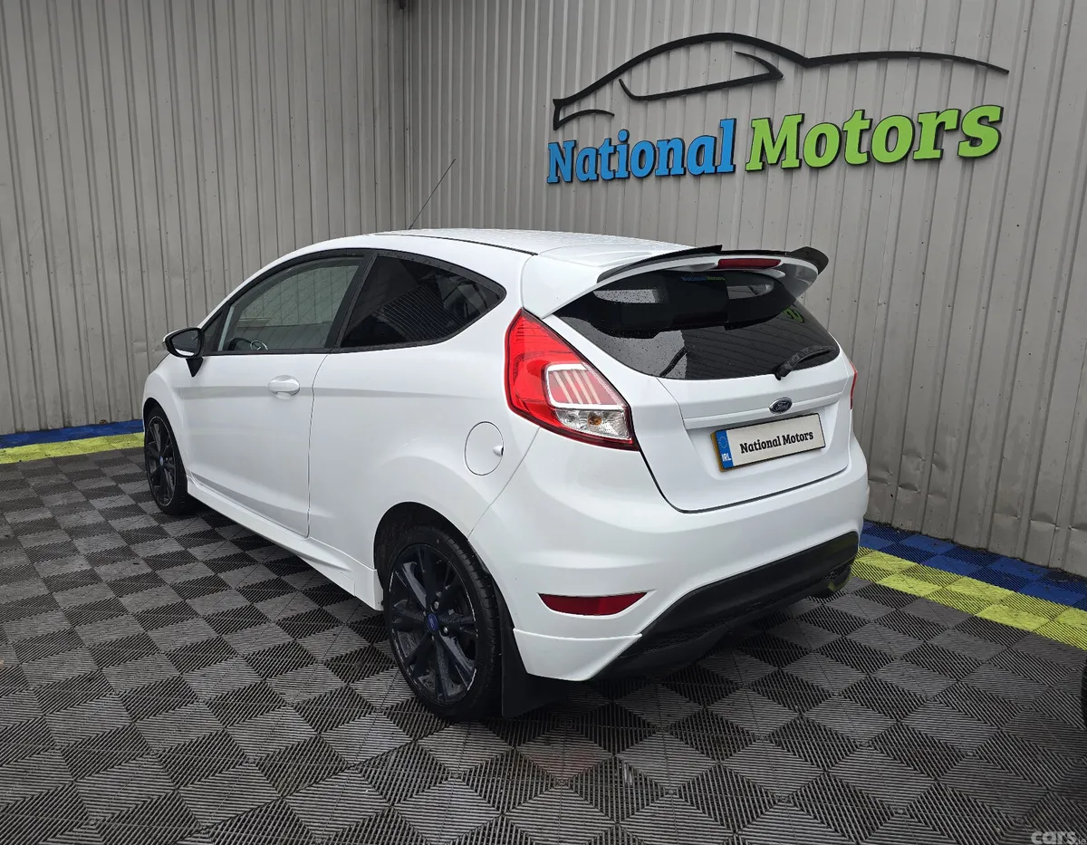 Ford Fiesta Hatchback, Petrol, 2016, White