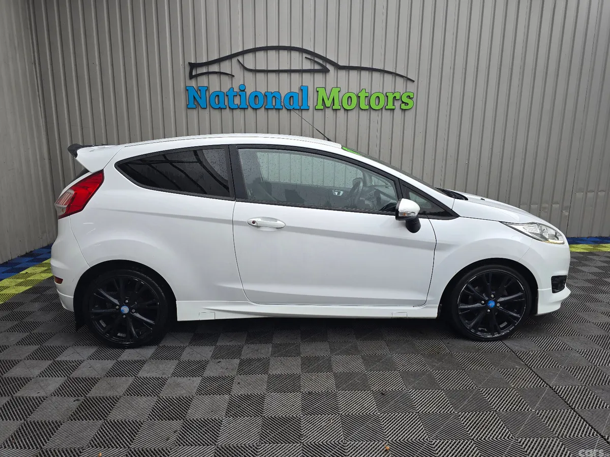 Ford Fiesta Hatchback, Petrol, 2016, White