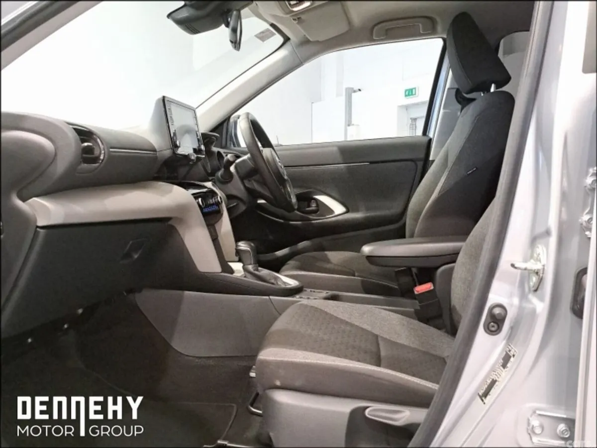 Toyota Yaris Cross Hatchback, Petrol Hybrid, 2022, Grey