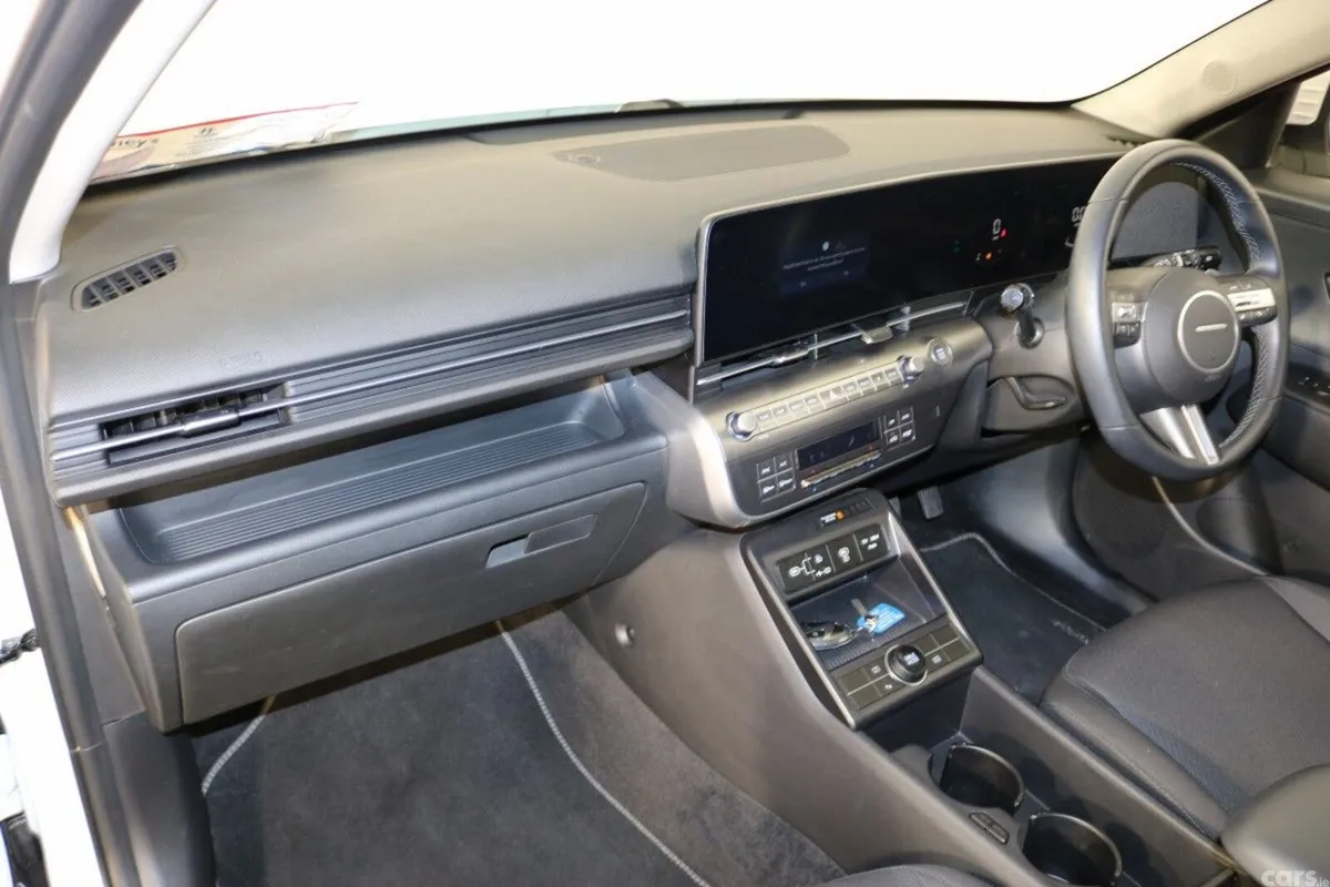 Hyundai KONA MPV, Petrol, 2025, White