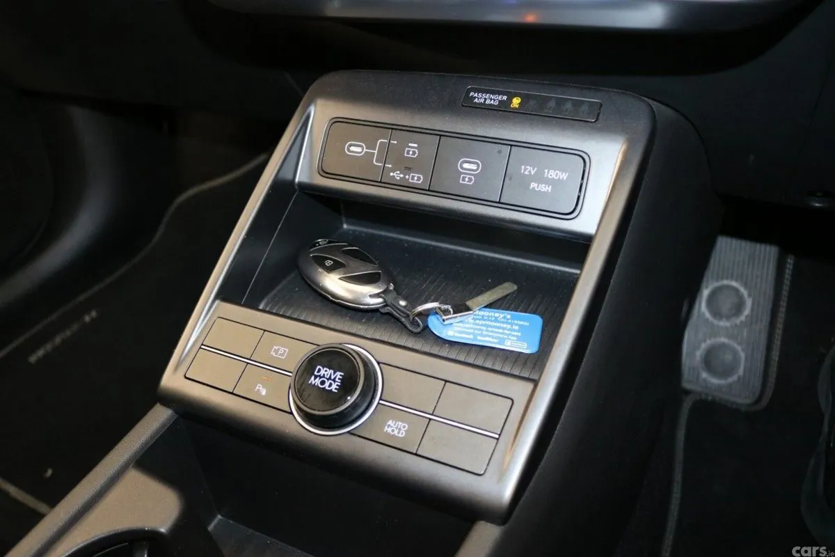 Hyundai KONA MPV, Petrol, 2025, White