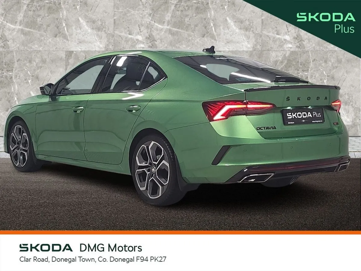 Skoda Octavia Saloon, Diesel, 2024, Green