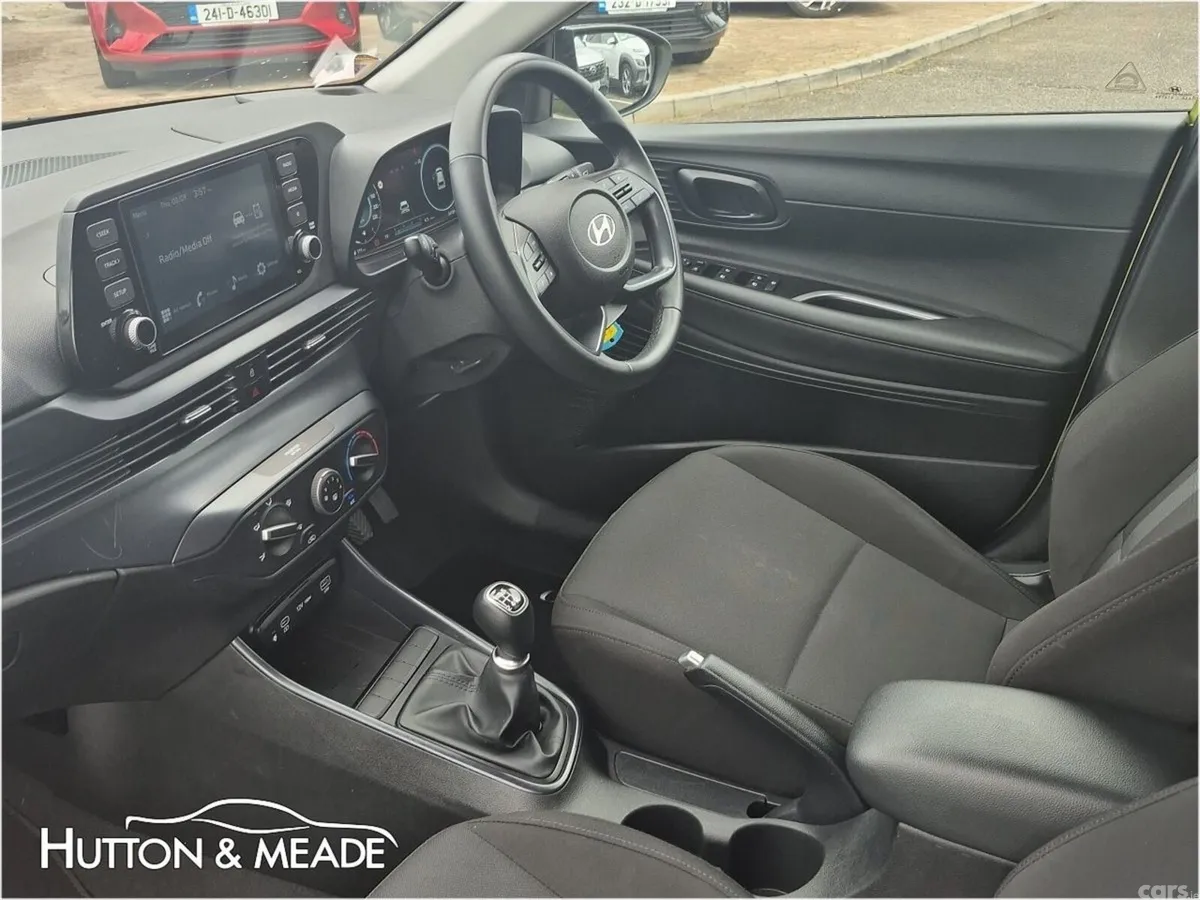 Hyundai i20 Hatchback, Petrol, 2024, Yellow