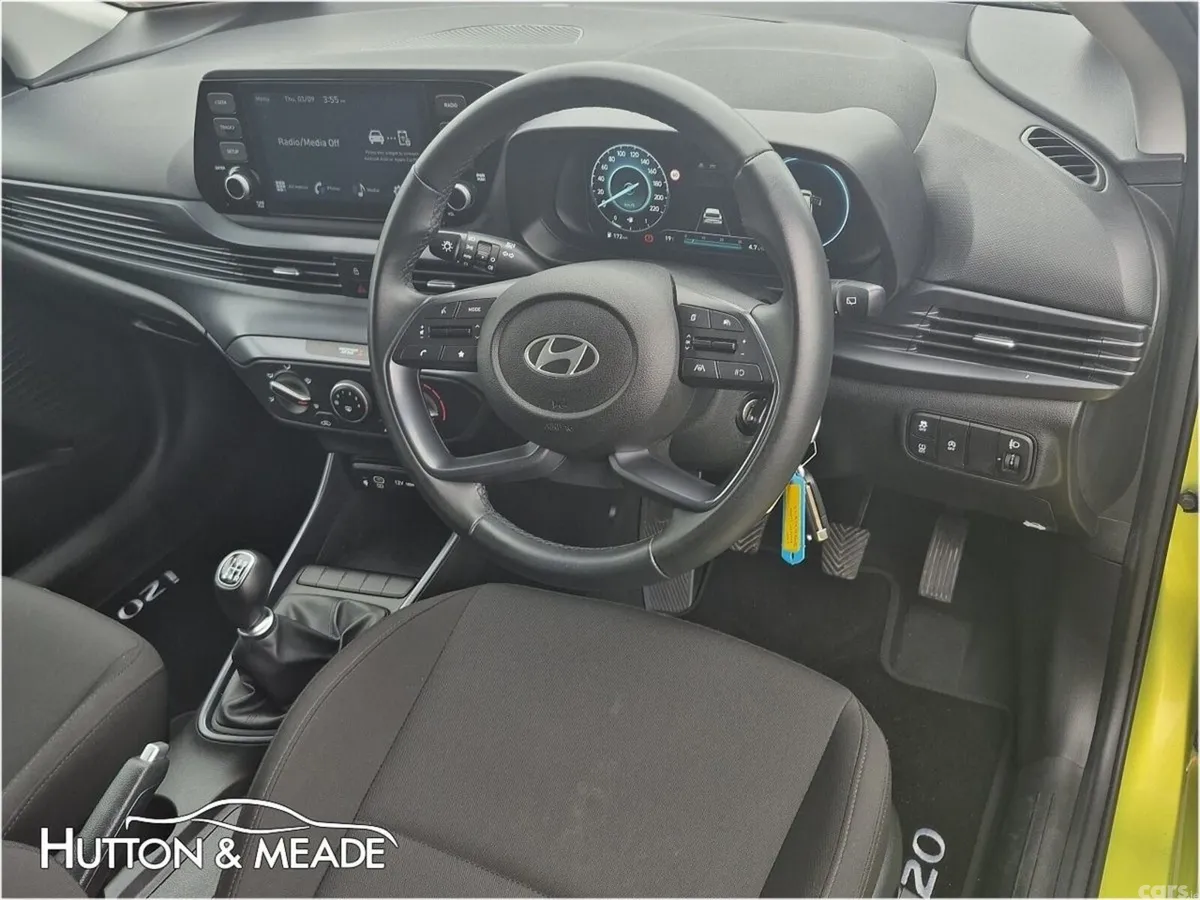 Hyundai i20 Hatchback, Petrol, 2024, Yellow
