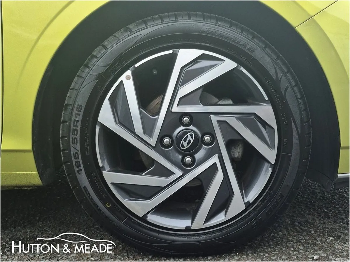 Hyundai i20 Hatchback, Petrol, 2024, Yellow