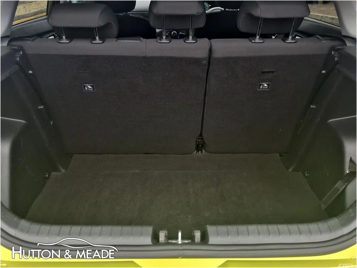 Hyundai i20 Hatchback, Petrol, 2024, Yellow