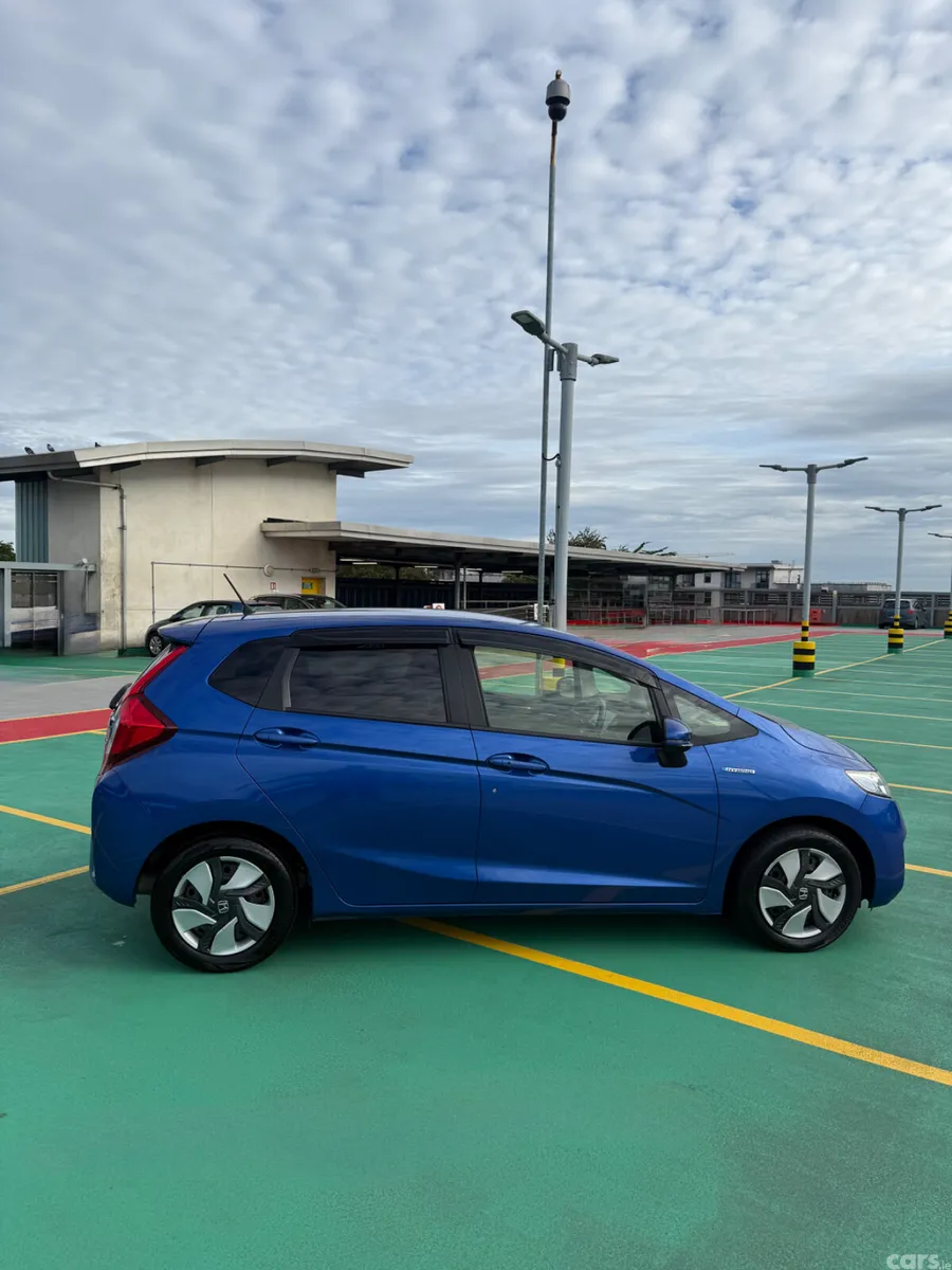 Honda Fit Hatchback, Petrol Hybrid, 2016, Blue