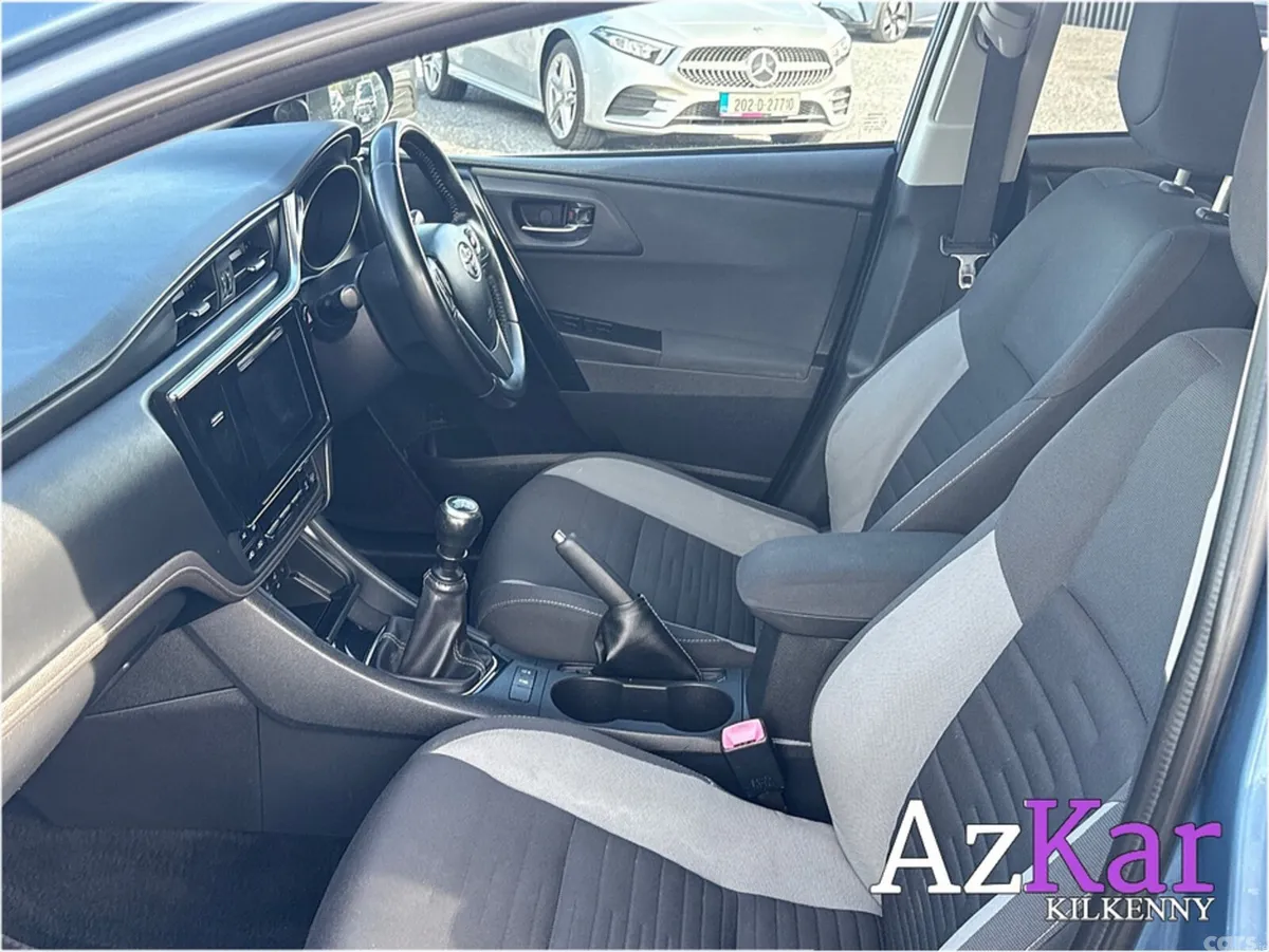 Toyota Auris Hatchback, Diesel, 2016, Blue