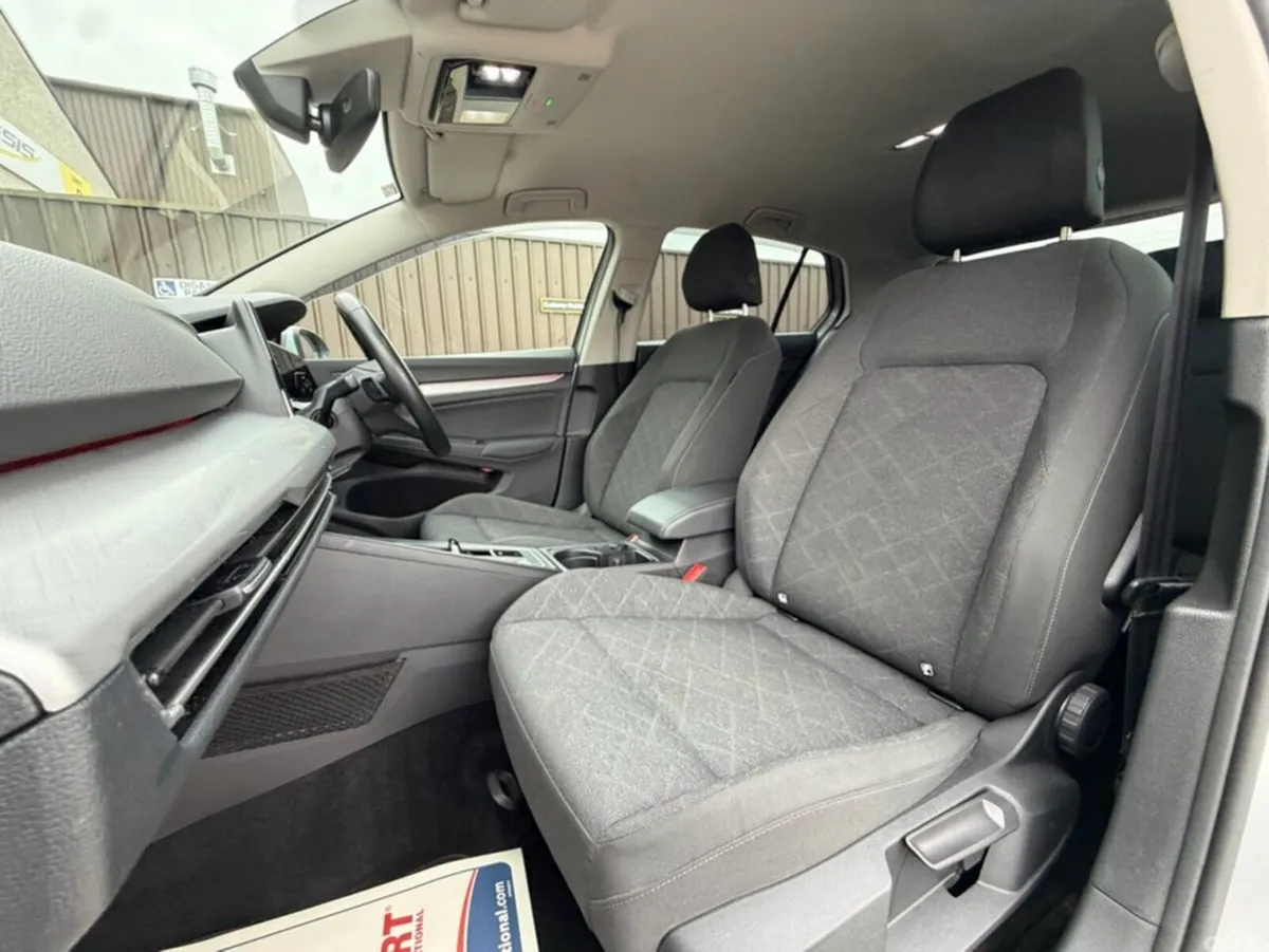 Volkswagen Golf Hatchback, Diesel, 2023, Silver