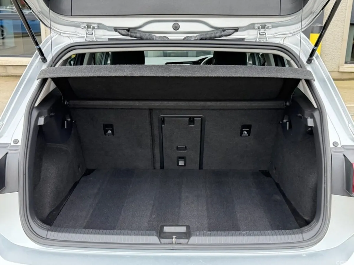 Volkswagen Golf Hatchback, Diesel, 2023, Silver