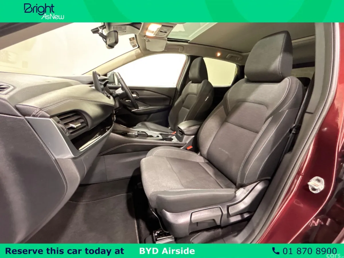 Nissan Qashqai MPV, Petrol, 2023, Red
