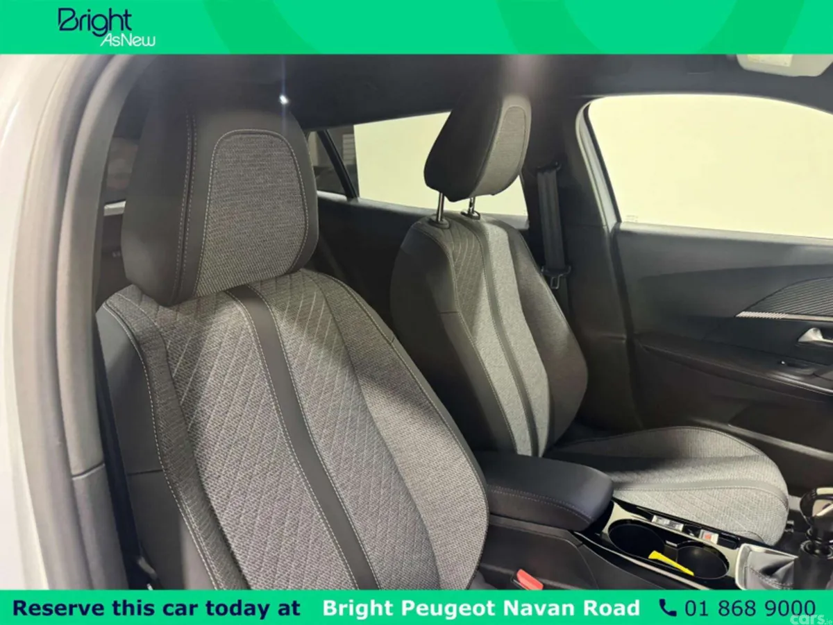 Peugeot 2008 MPV, Petrol, 2025, White
