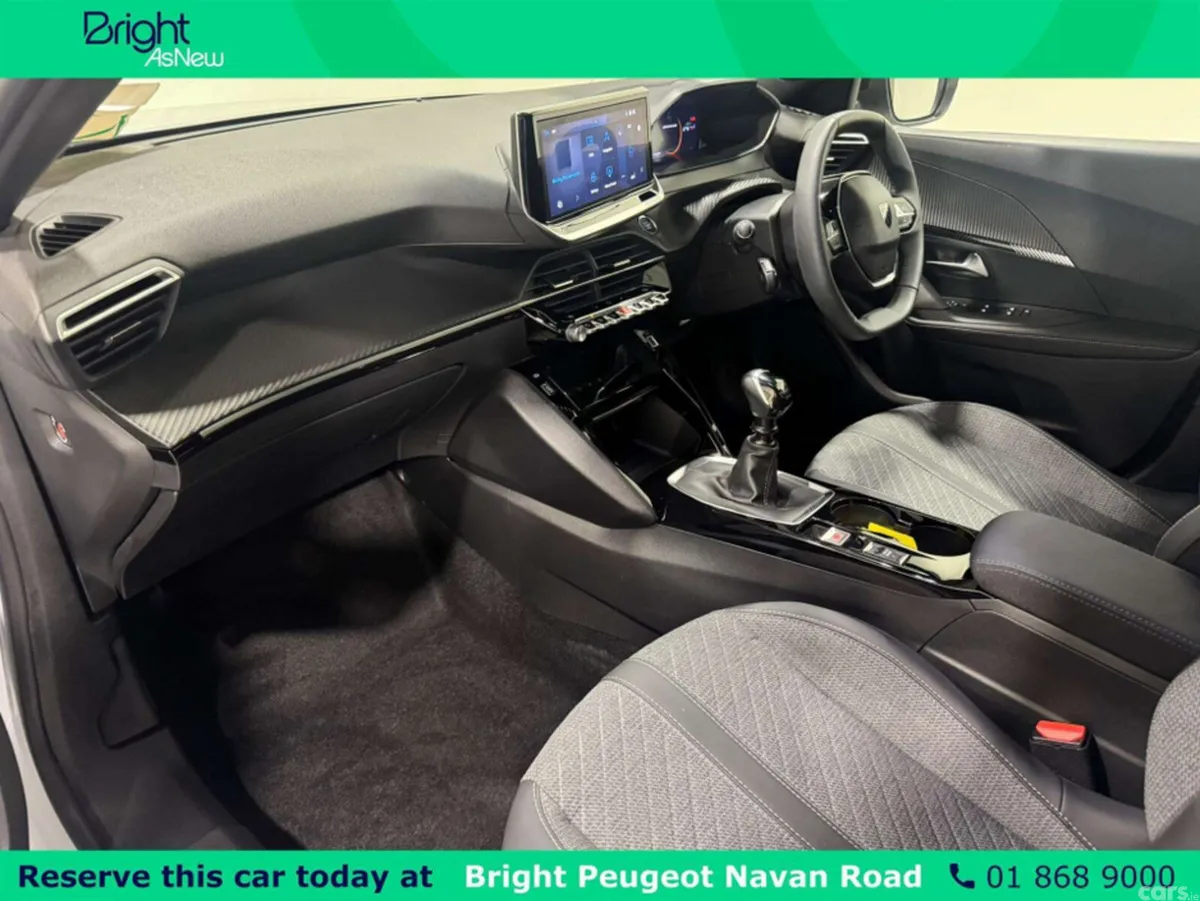 Peugeot 2008 MPV, Petrol, 2025, White
