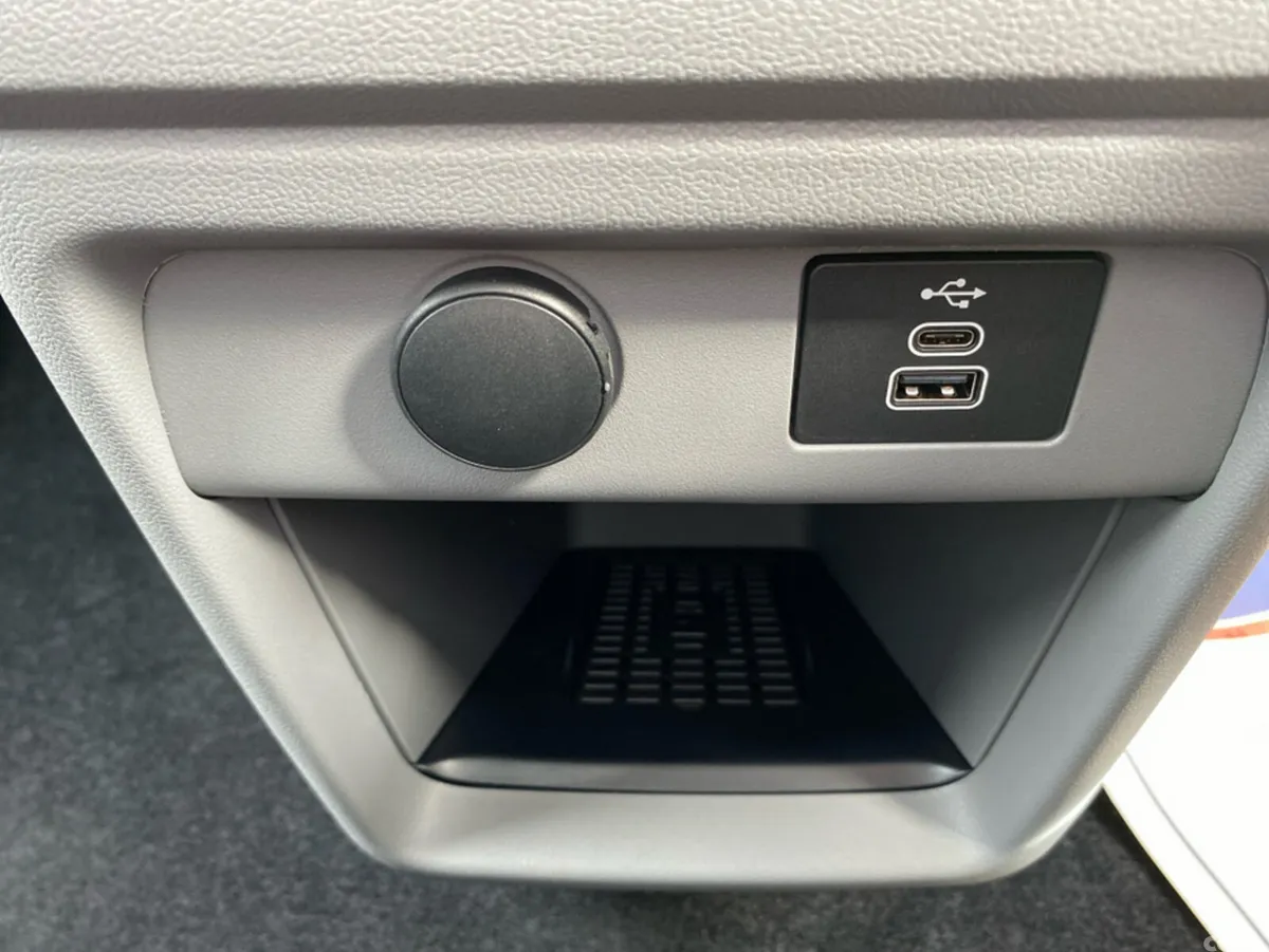 Ford Tourneo Custom Van, Petrol Plug-in Hybrid, 2026, Grey