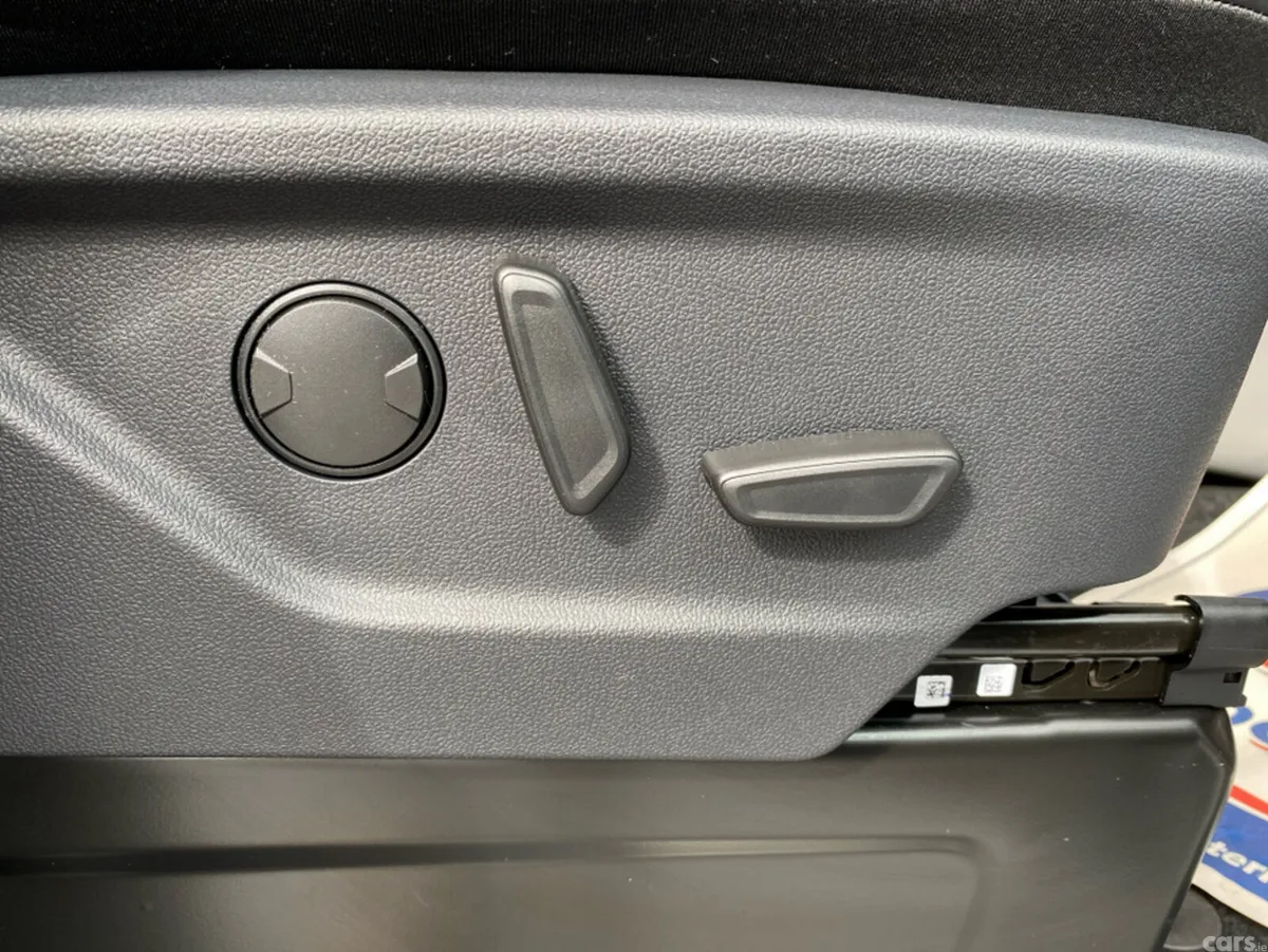 Ford Tourneo Custom Van, Petrol Plug-in Hybrid, 2026, Grey