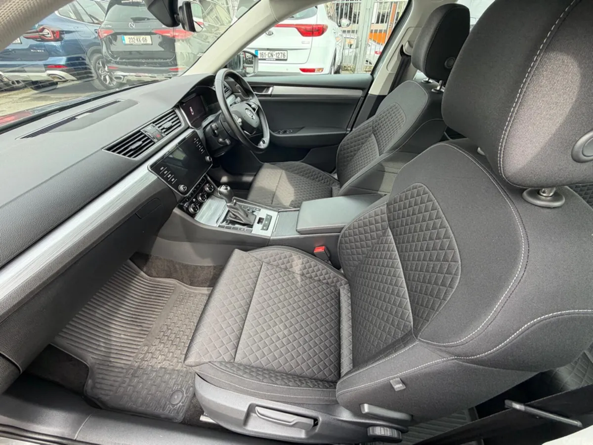 Skoda Superb Hatchback, Diesel, 2023, Grey