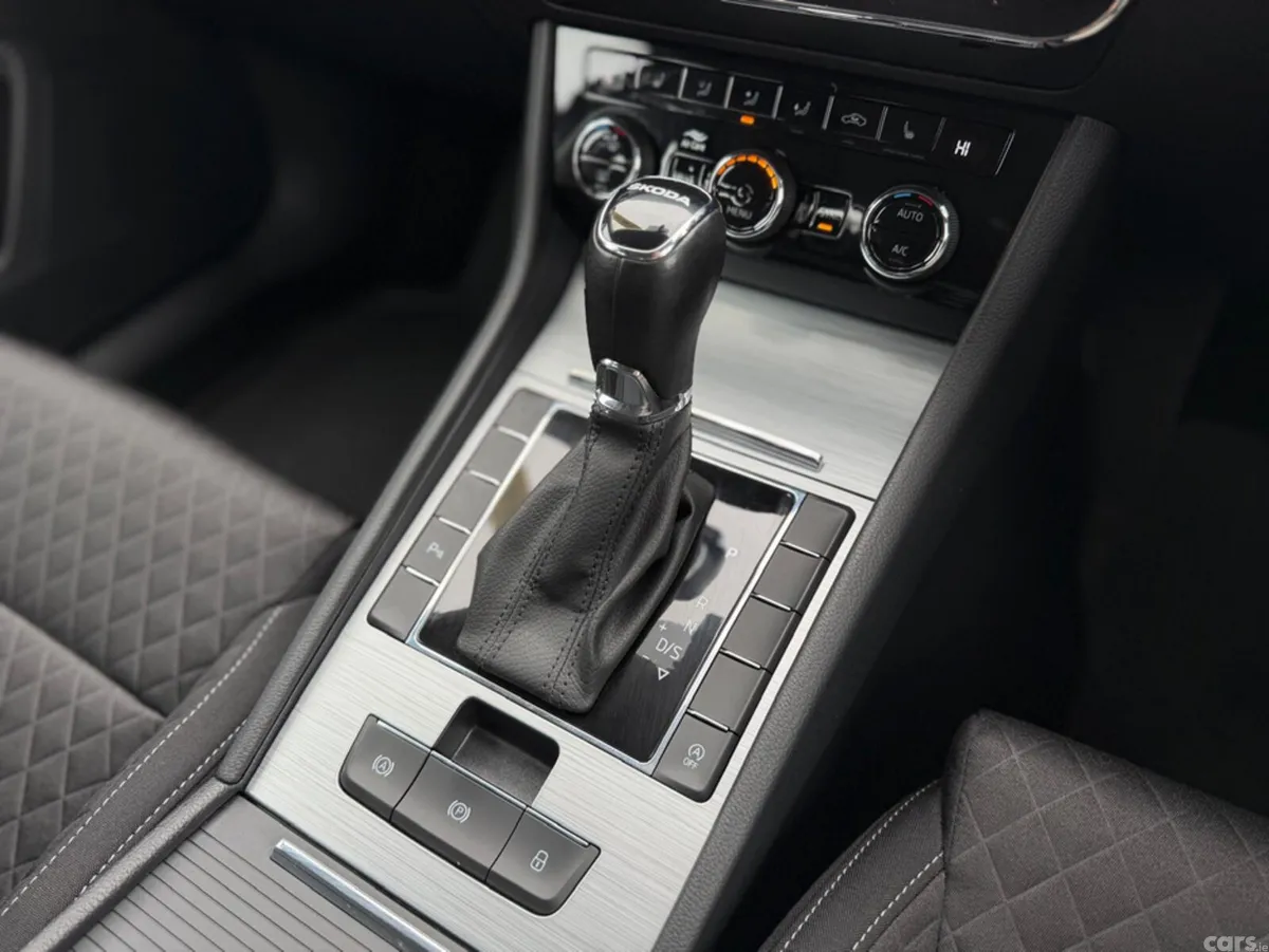Skoda Superb Hatchback, Diesel, 2023, Grey