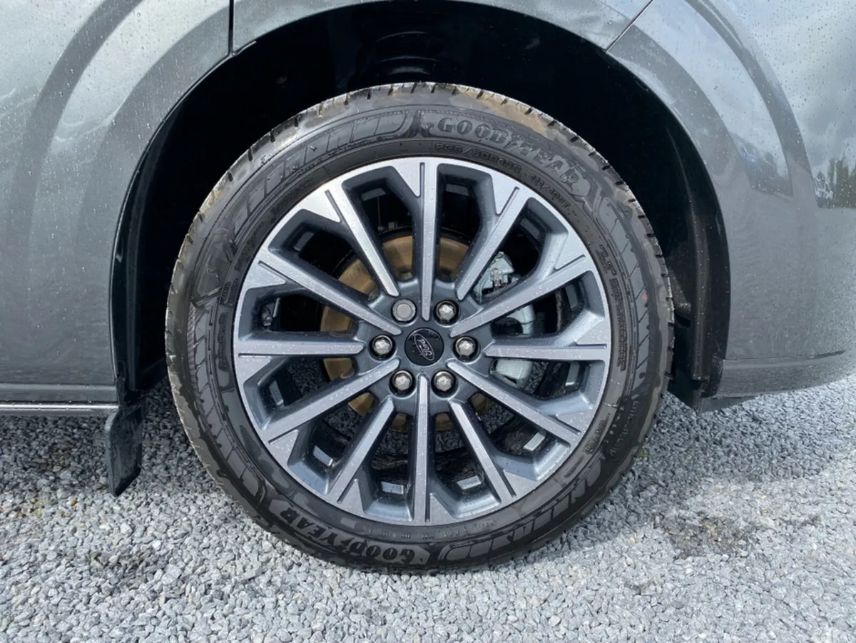 Ford Tourneo Custom Van, Petrol Plug-in Hybrid, 2026, Grey