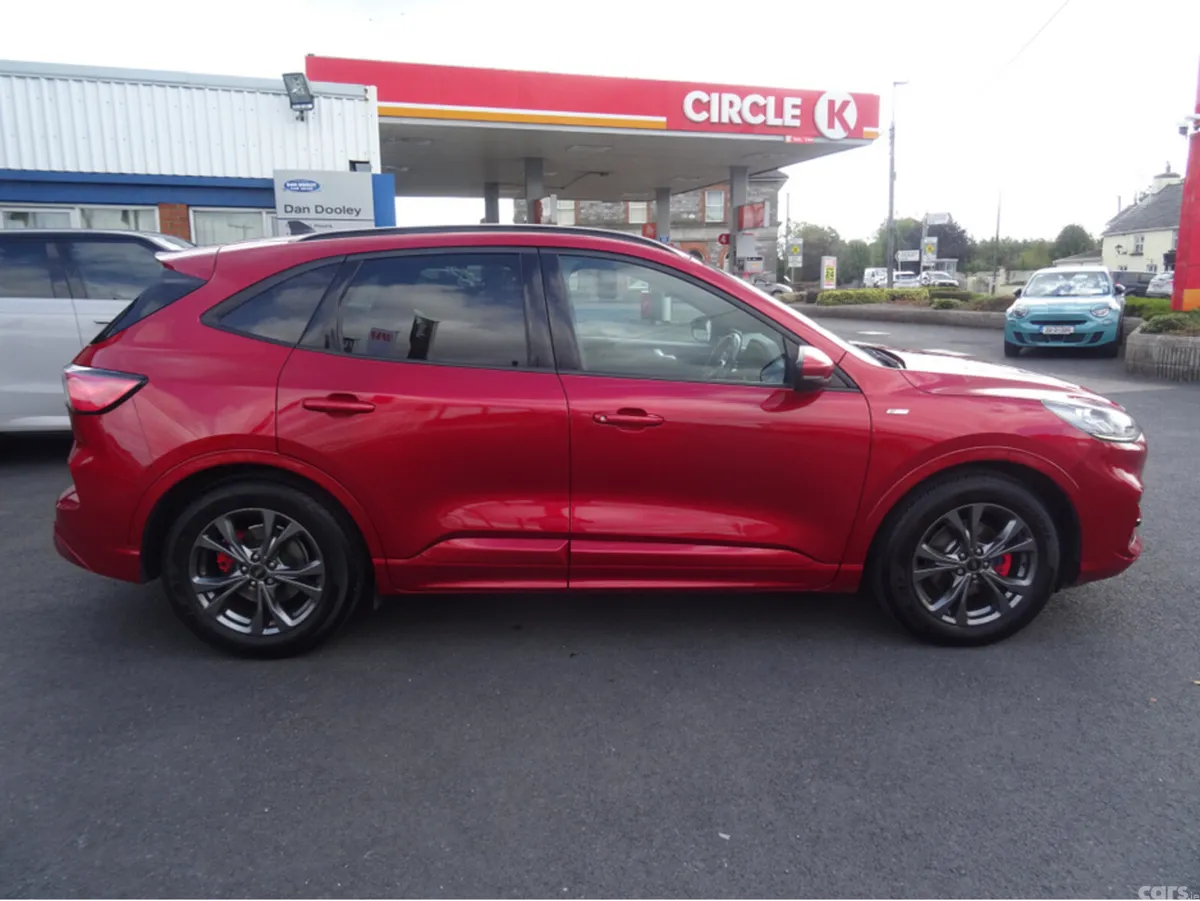 Ford Kuga MPV, Diesel, 2021, Red