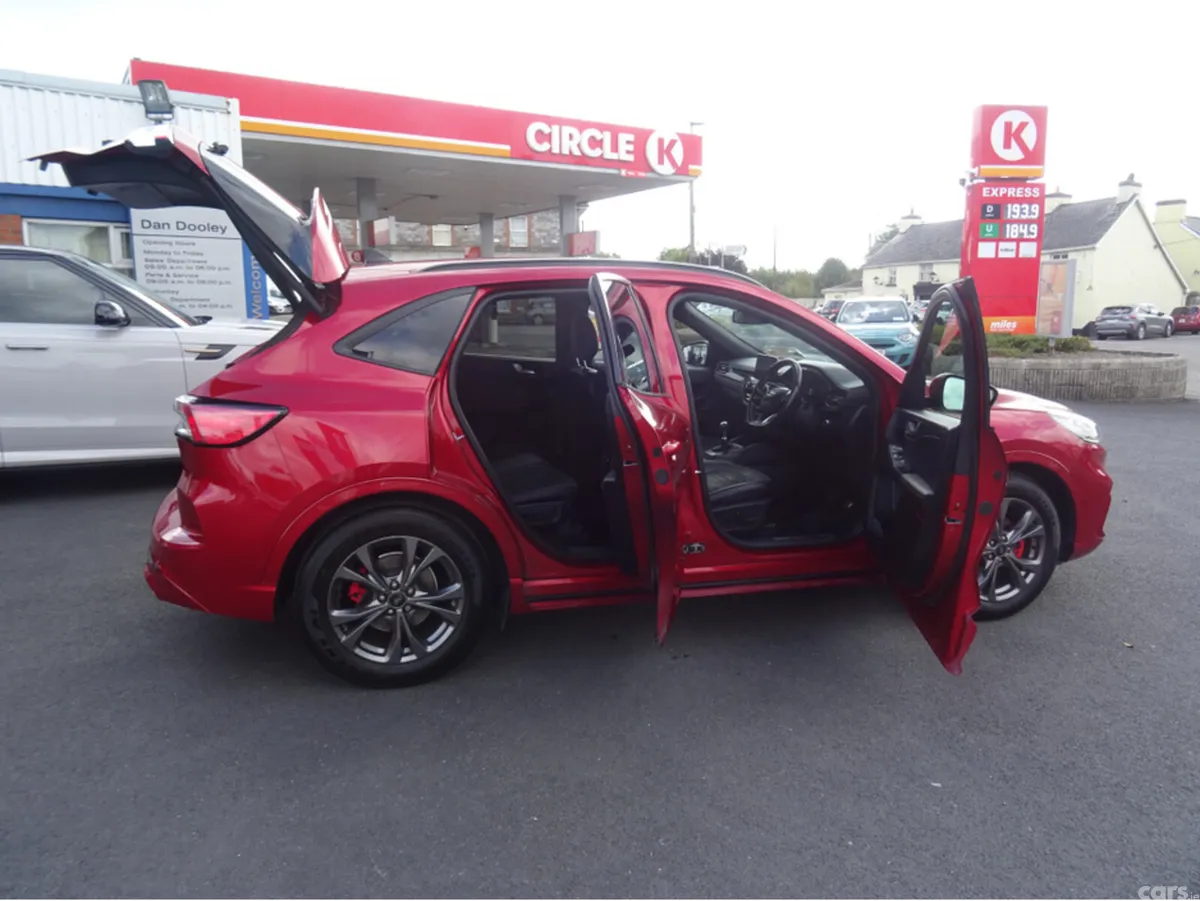 Ford Kuga MPV, Diesel, 2021, Red