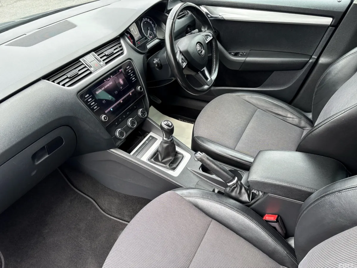 Skoda Octavia Hatchback, Petrol, 2020, Grey
