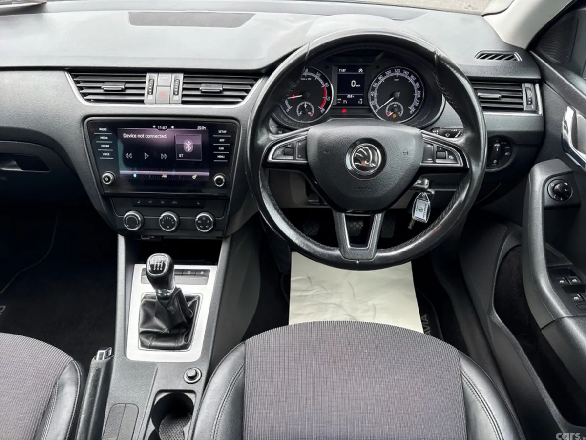 Skoda Octavia Hatchback, Petrol, 2020, Grey