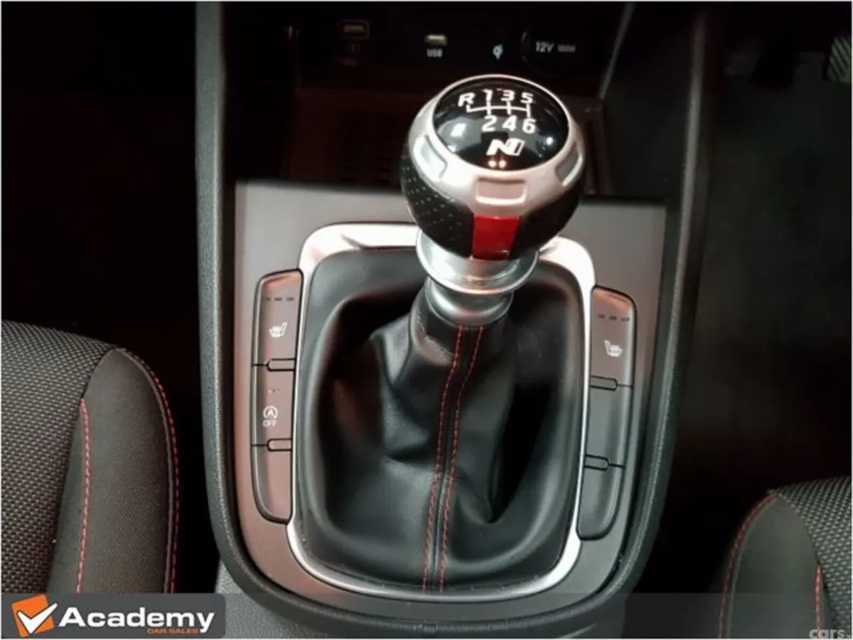 Hyundai KONA MPV, Petrol, 2023, White