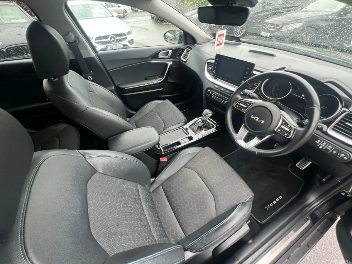 Kia XCeed Hatchback, Petrol Plug-in Hybrid, 2023, Black