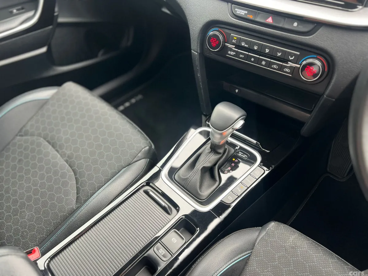 Kia XCeed Hatchback, Petrol Plug-in Hybrid, 2023, Black