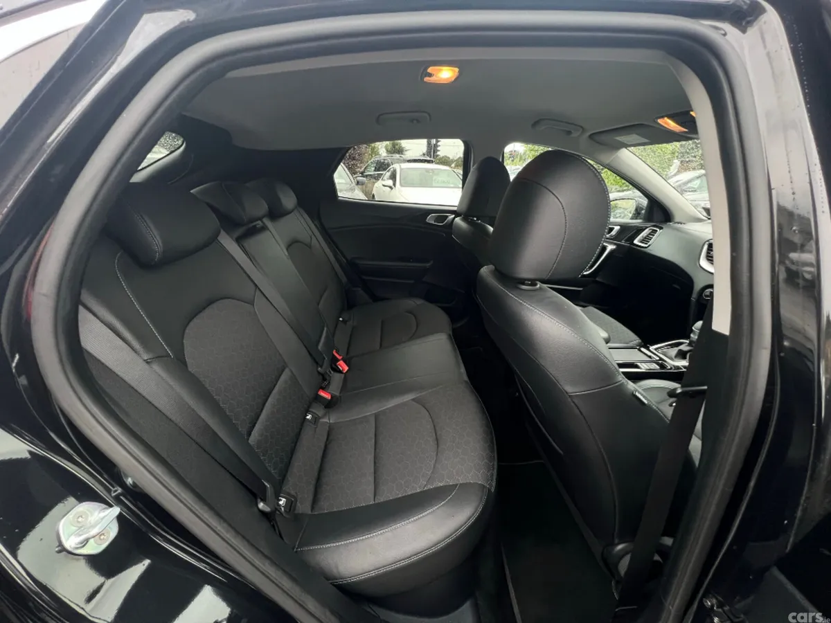 Kia XCeed Hatchback, Petrol Plug-in Hybrid, 2023, Black