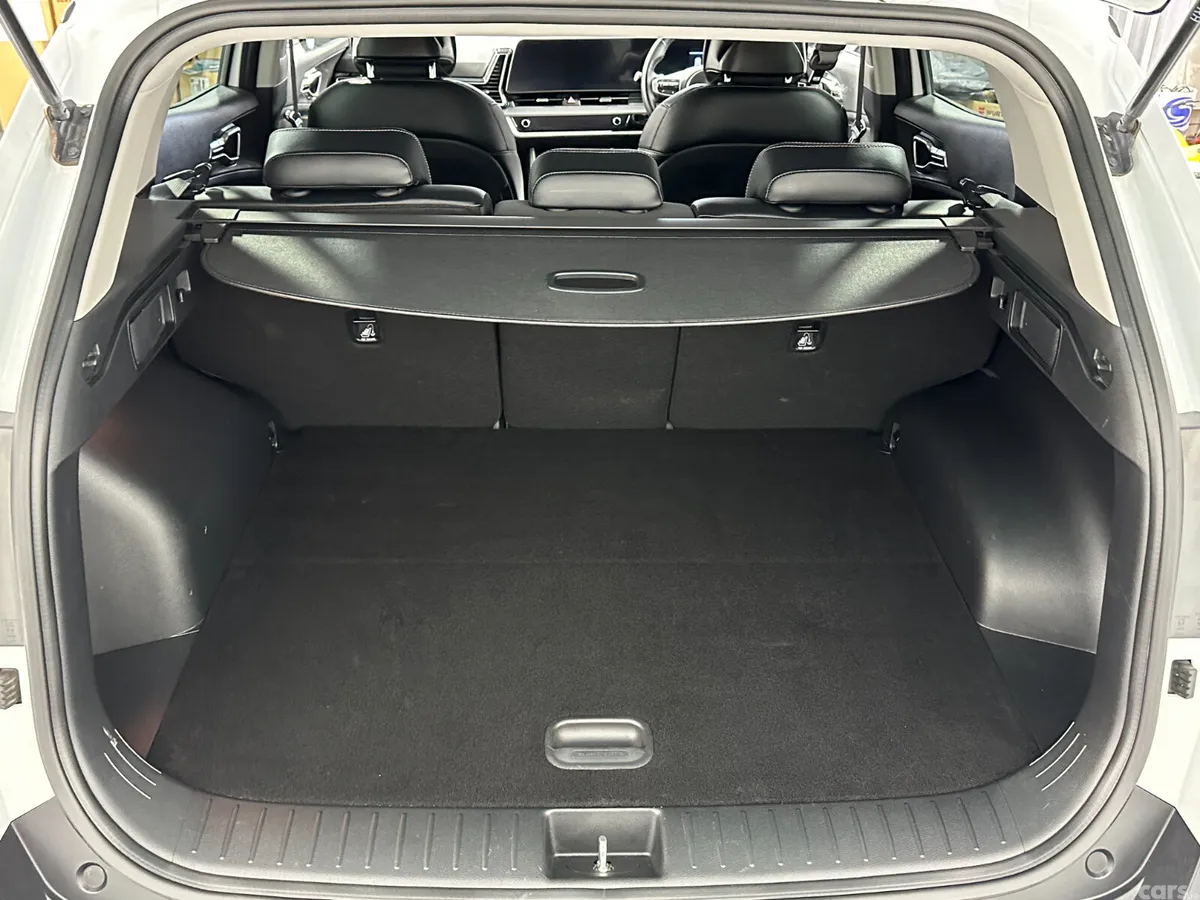 Kia Sportage SUV, Petrol Plug-in Hybrid, 2023, White
