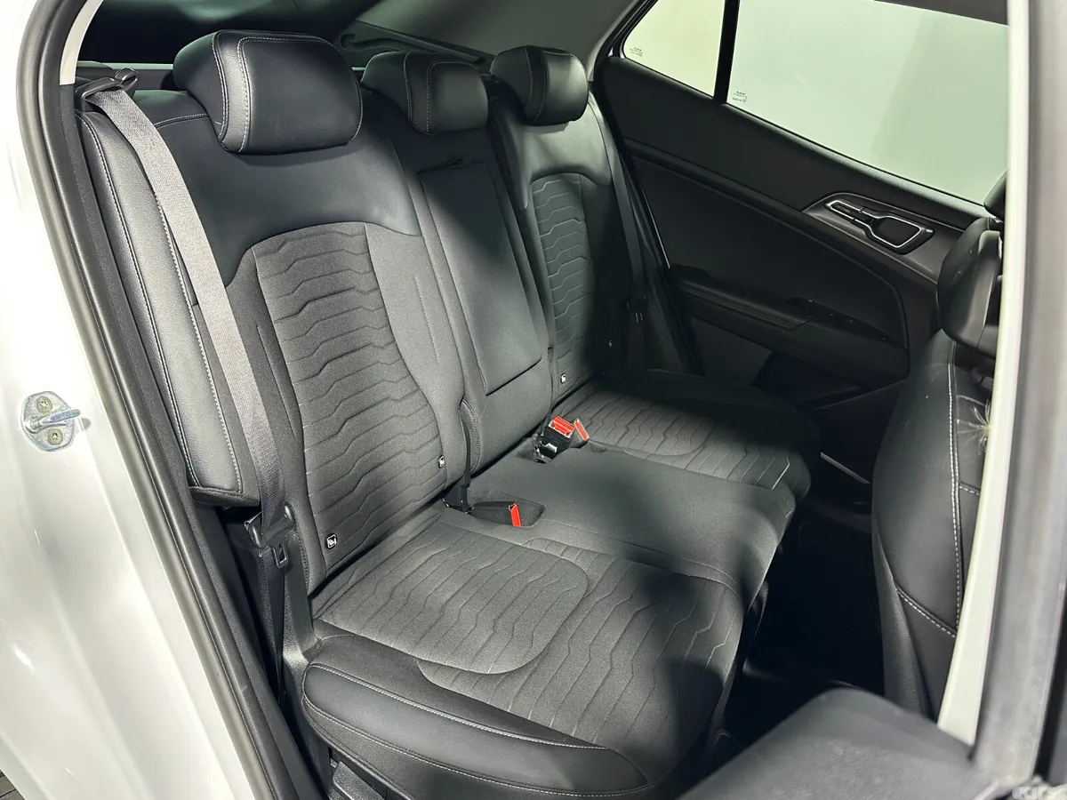 Kia Sportage SUV, Petrol Plug-in Hybrid, 2023, White