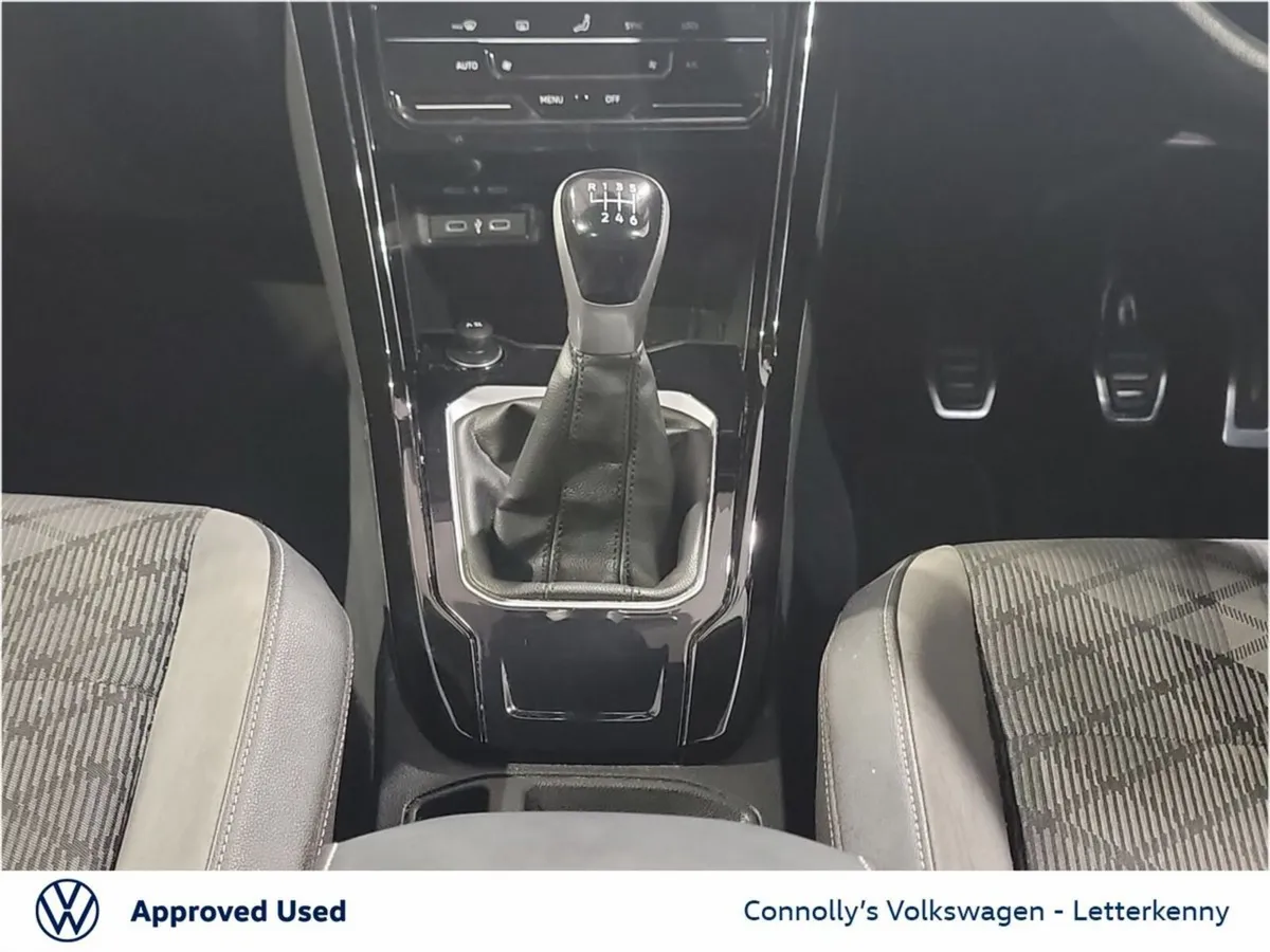 Volkswagen T-Roc SUV, Petrol, 2023, Red