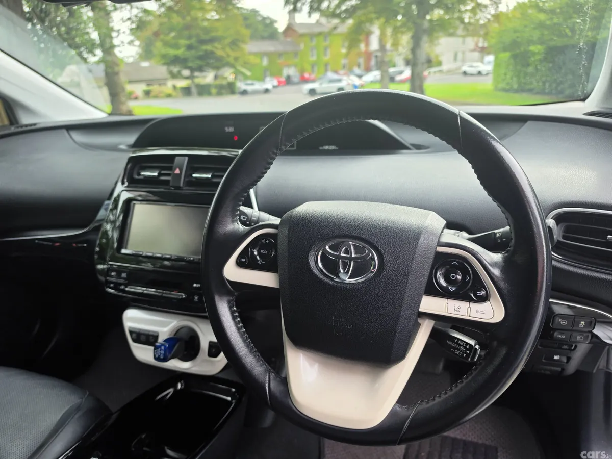 Toyota Prius Hatchback, Petrol Hybrid, 2019, White