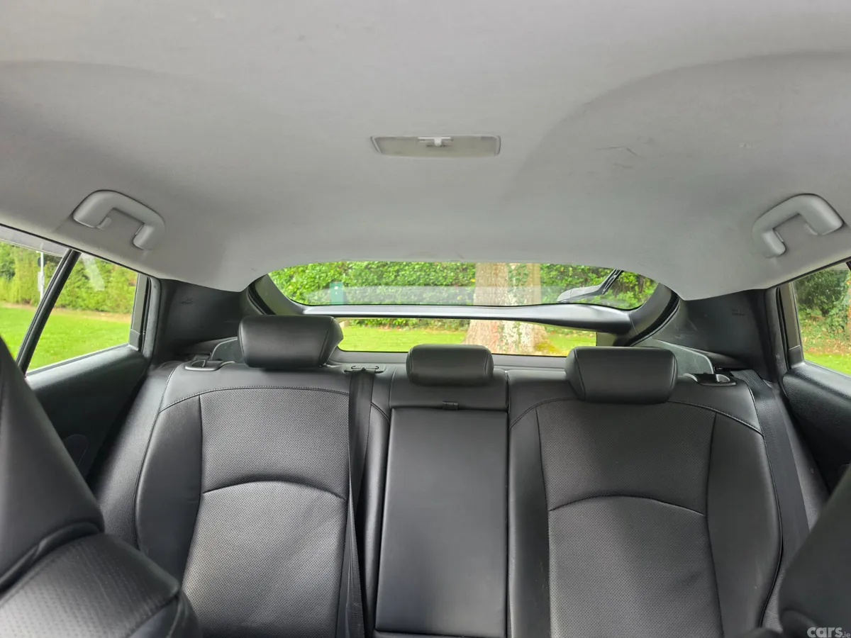 Toyota Prius Hatchback, Petrol Hybrid, 2019, White