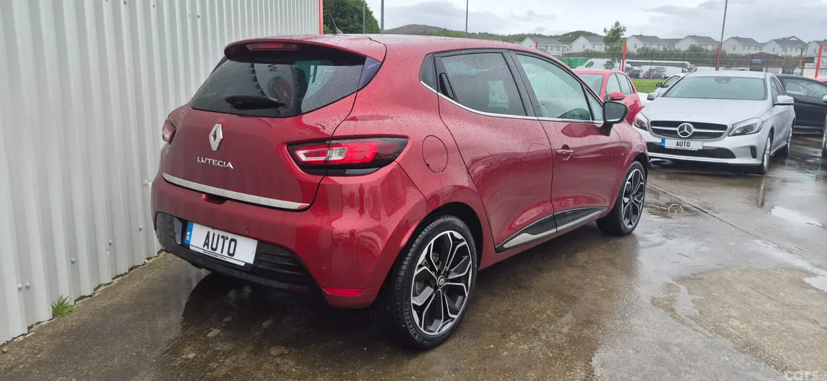 Renault Clio Hatchback, Petrol, 2018, Red