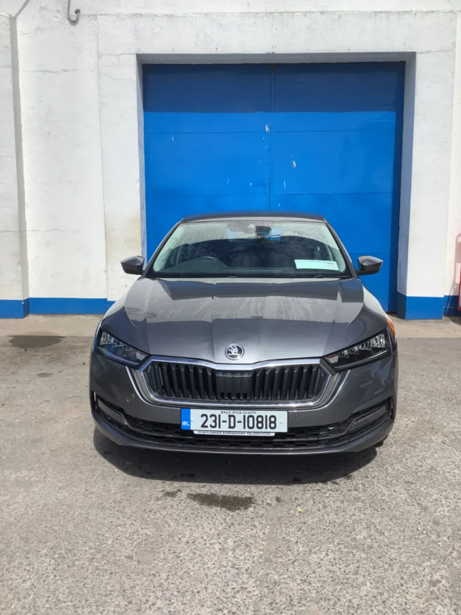 Skoda Octavia Saloon, Diesel, 2023, Grey