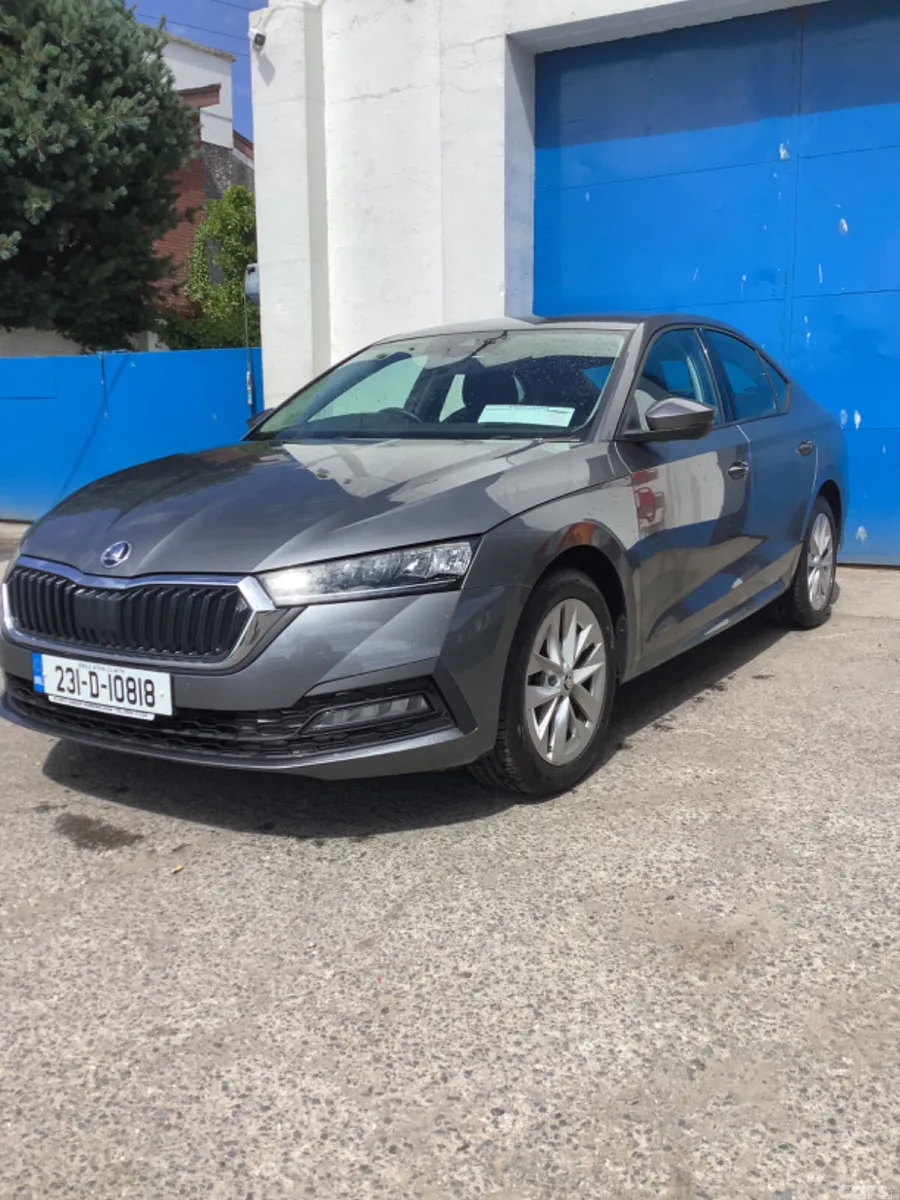 Skoda Octavia Saloon, Diesel, 2023, Grey