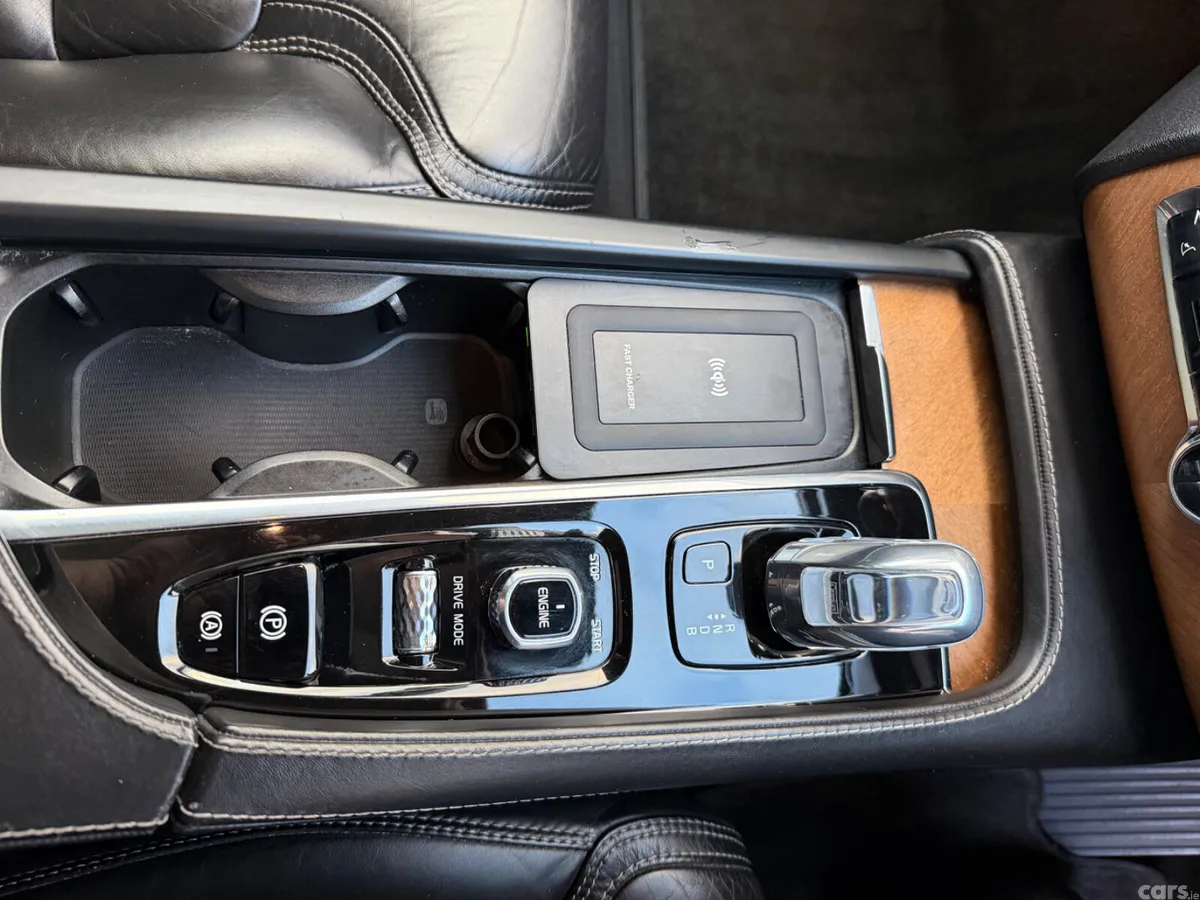 Volvo XC90 SUV, Petrol Plug-in Hybrid, 2016, Black