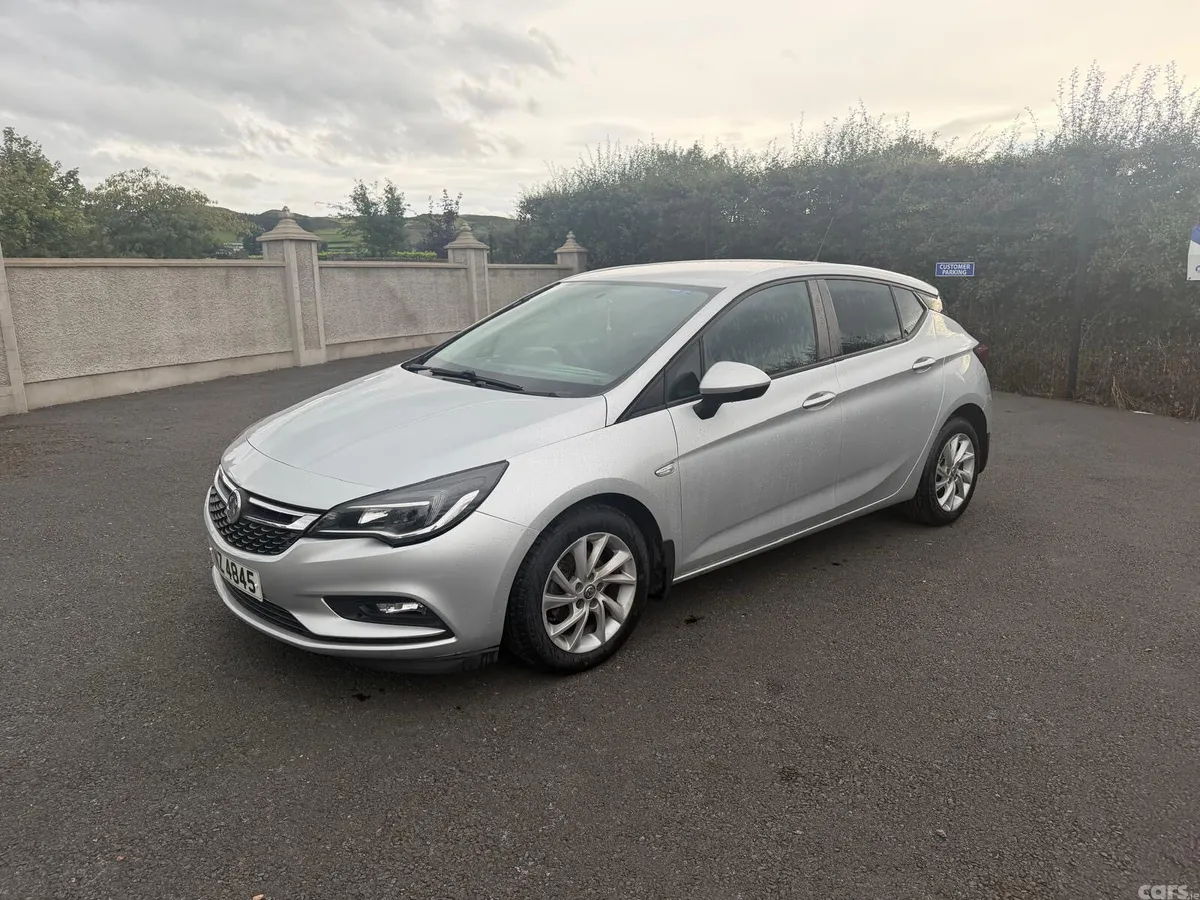 Vauxhall Astra Hatchback, Diesel, 2019, Silver