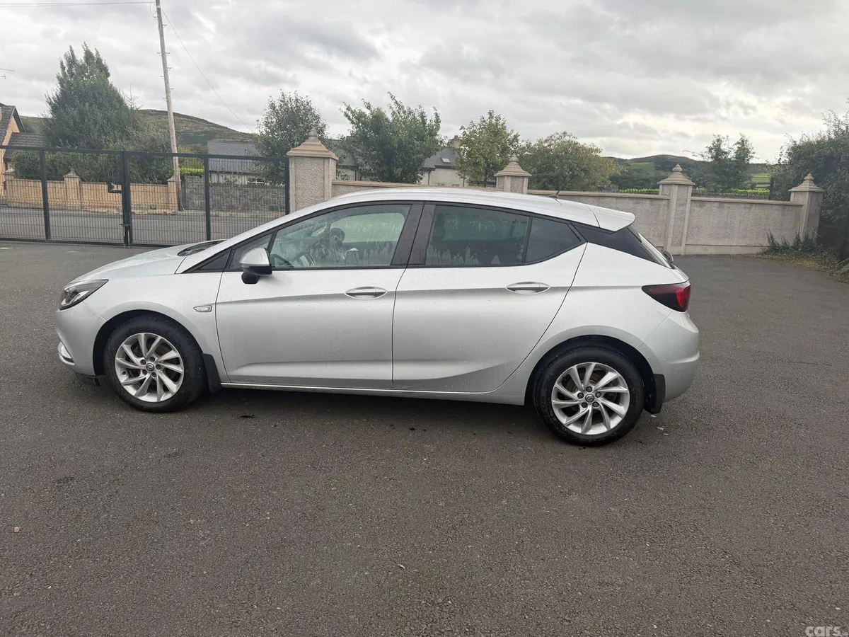 Vauxhall Astra Hatchback, Diesel, 2019, Silver