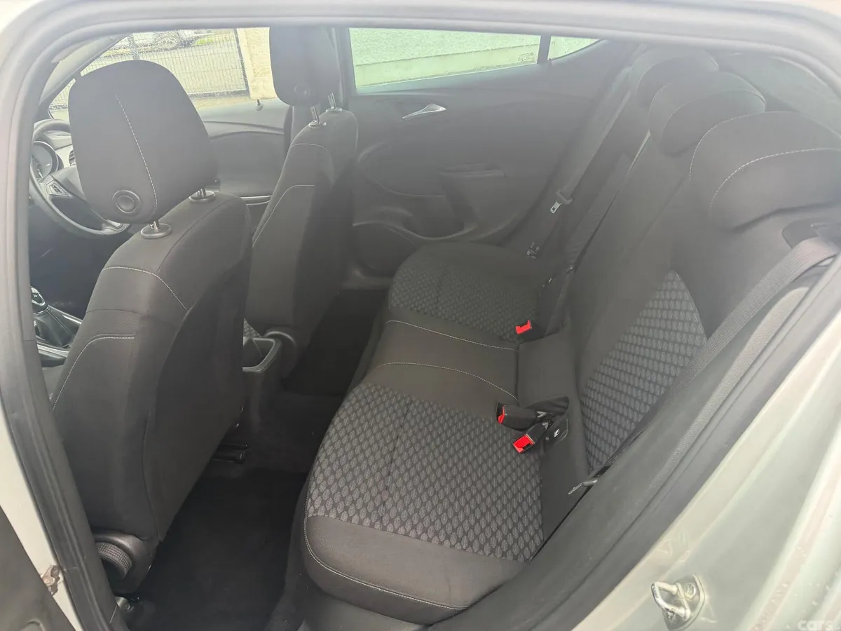 Vauxhall Astra Hatchback, Diesel, 2019, Silver