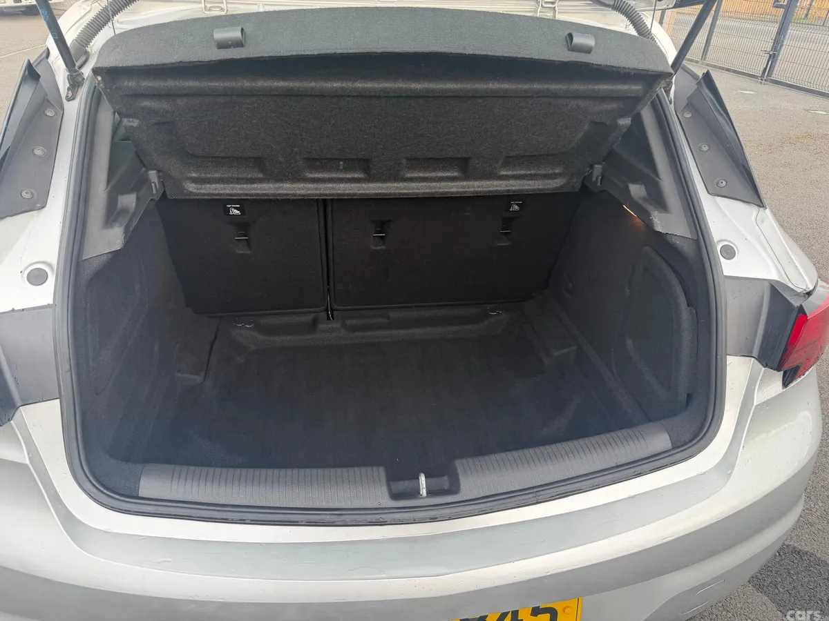 Vauxhall Astra Hatchback, Diesel, 2019, Silver