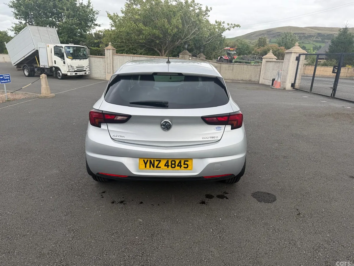 Vauxhall Astra Hatchback, Diesel, 2019, Silver