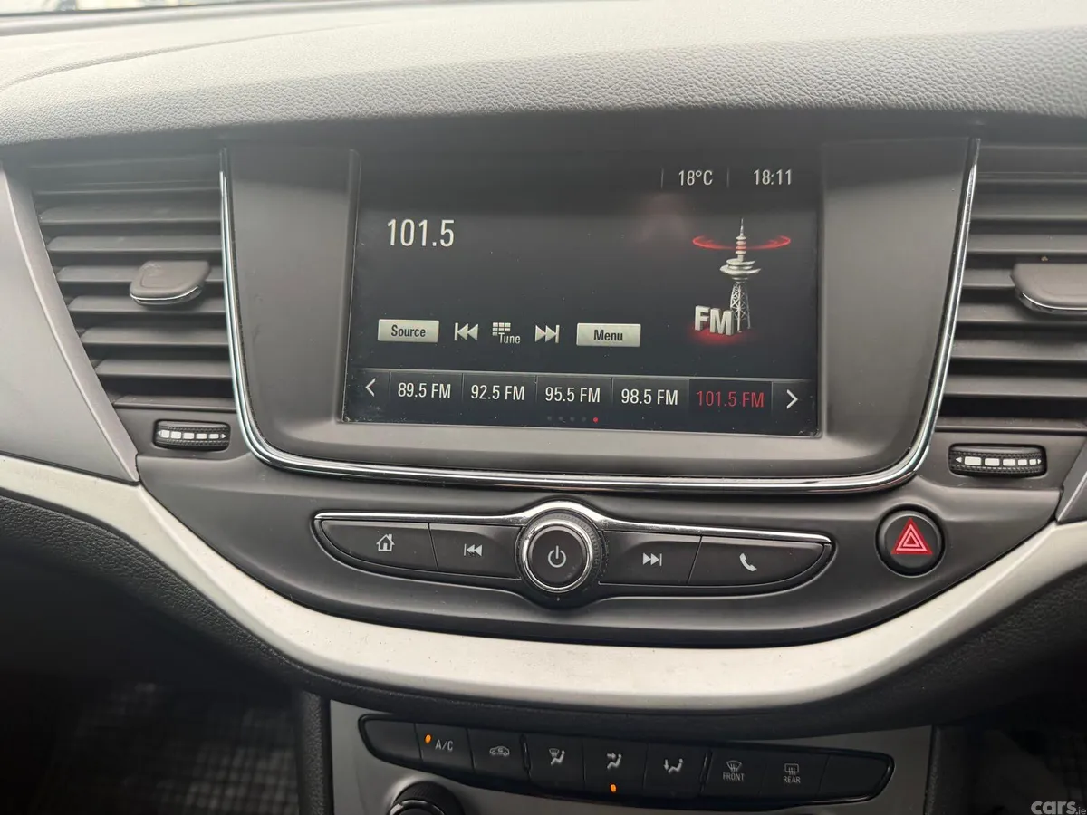 Vauxhall Astra Hatchback, Diesel, 2019, Silver