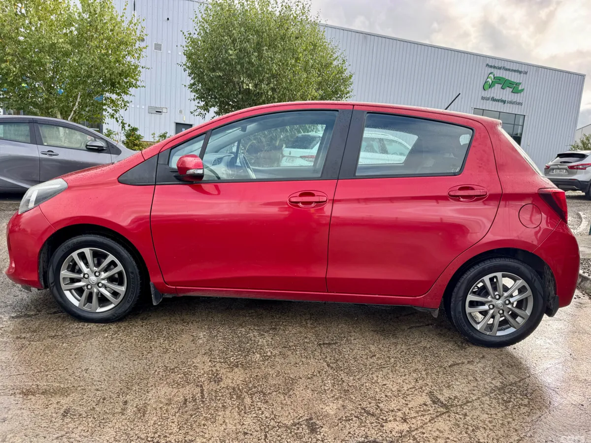 Toyota Yaris Hatchback, Petrol, 2016, Red